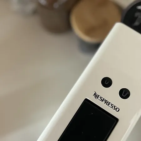 Lägenhet Charming 1-br Near Centre, Marina And Beaches - Perfect For Couples, Business Or Solo Travellers Limassol