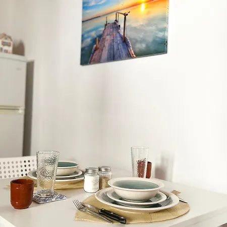 Lägenhet Charming 1-br Near Centre, Marina And Beaches - Perfect For Couples, Business Or Solo Travellers