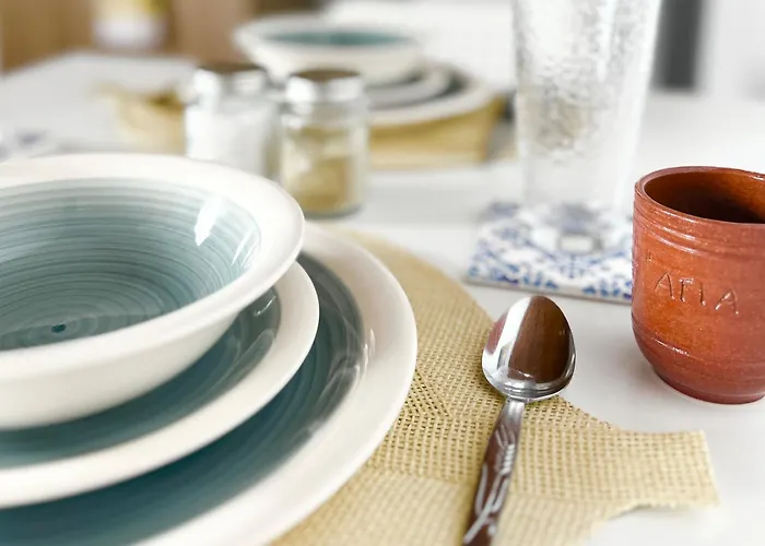 Charming 1-br Near Centre, Marina And Beaches - Perfect For Couples, Business Or Solo Travellers Lägenhet