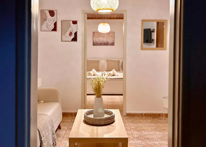 Lägenhet Charming 1-br Near Centre, Marina And Beaches - Perfect For Couples, Business Or Solo Travellers *