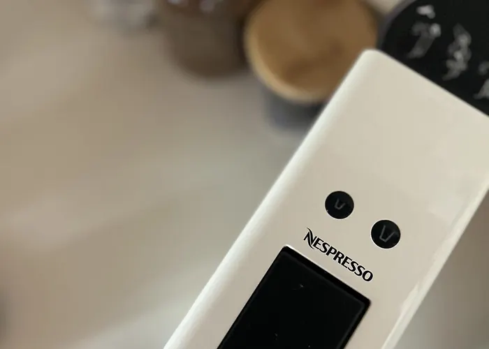 Lägenhet Charming 1-br Near Centre, Marina And Beaches - Perfect For Couples, Business Or Solo Travellers Limassol