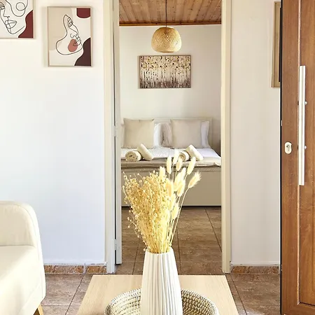 Charming 1-Br Stay Near City Centre, Marina And Beaches By Cyprus Horizons - Perfect For Couples, Business Or Solo Travellers Апартаменты
