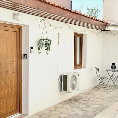 Апартаменты Charming 1-Br Stay Near City Centre, Marina And Beaches By Cyprus Horizons - Perfect For Couples, Business Or Solo Travellers