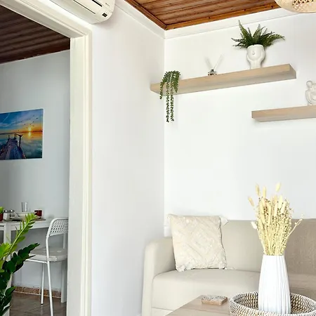 Charming 1-br Near Centre, Marina And Beaches - Perfect For Couples, Business Or Solo Travellers Λεμεσός