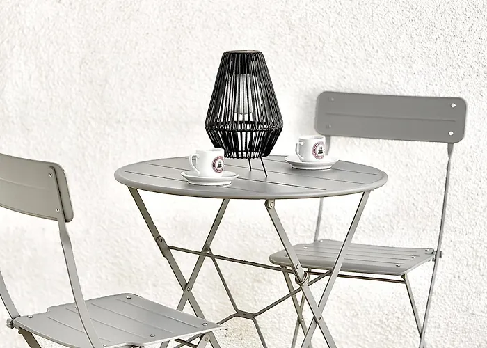 Charming 1-br Near Centre, Marina And Beaches - Perfect For Couples, Business Or Solo Travellers Apartmán *