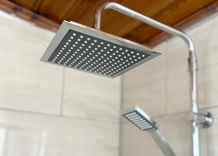 Charming 1-br Near Centre, Marina And Beaches - Perfect For Couples, Business Or Solo Travellers Lägenhet *